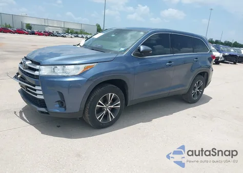 2019 Toyota Highlander Le z USA, uszkodzony, nr VIN 5TDZARFH8KS059612